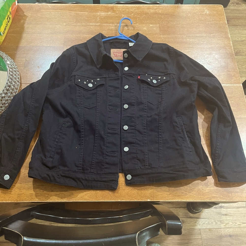 Black Levi’s denim jacket